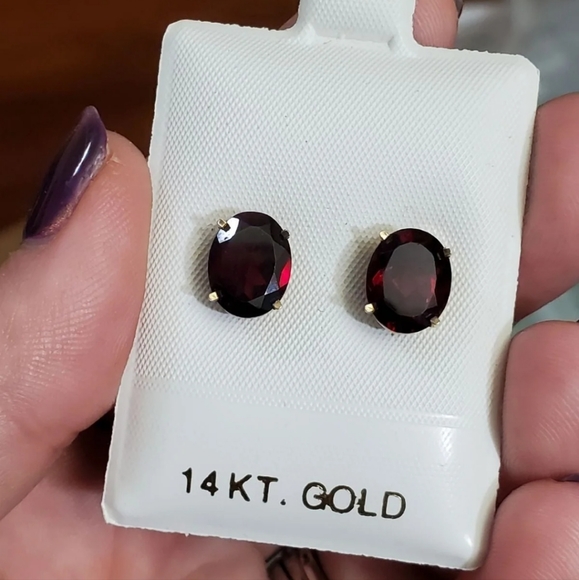 New. 14k garnet stud earrings! Each garnet measures 10mm×...